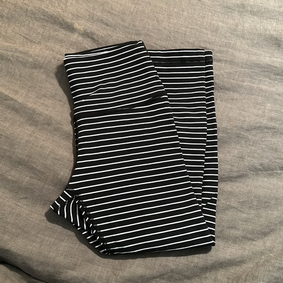 Lululemon Wunder Under Crop
Parallel Stripe - Picture 4 of 6